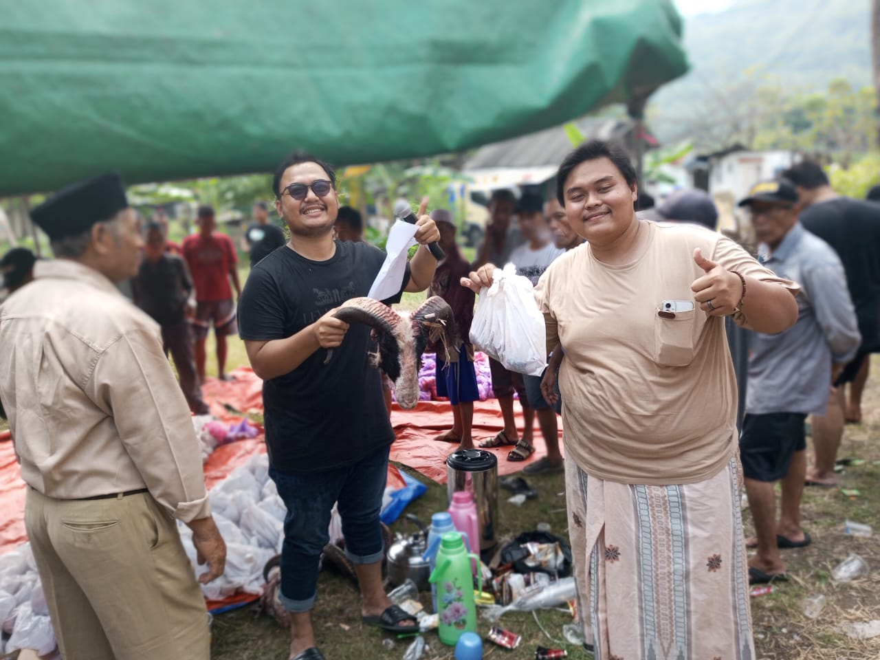 RT 10 Kp Kopo Kelurahan Gunung Sugih Peduli Membagikan Daging  Qurban Untuk Masyarakat Yang Tidak Mampu