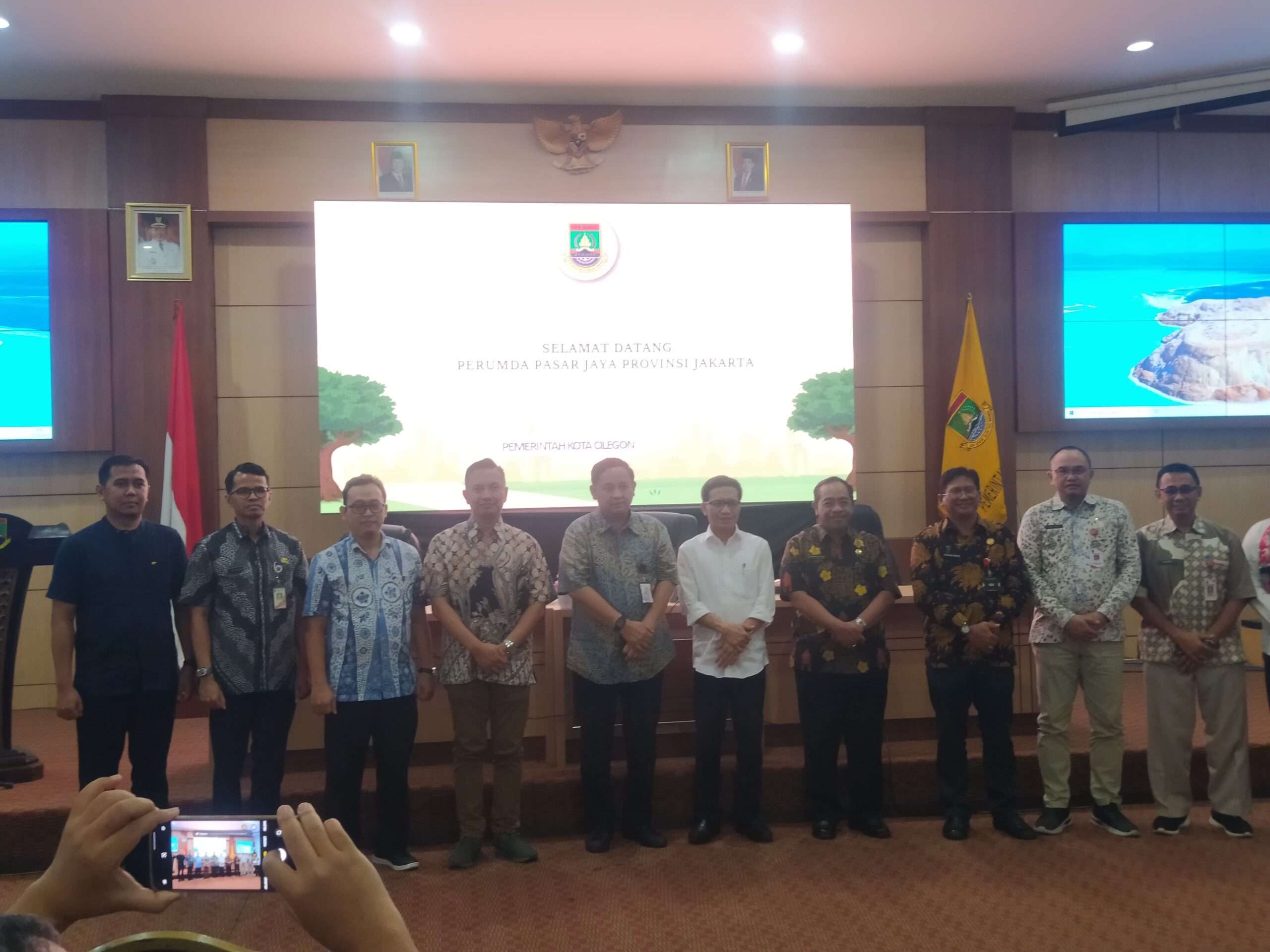 Perumda Pasar Jaya Perovinsi Jakarta Berkunjung  Ke Pemkot Cilegon Untuk Mencontoh Pemberdayaan Pengelolahan Sampah Menjadi Tenaga Listrik Dan Aspal Pelastik