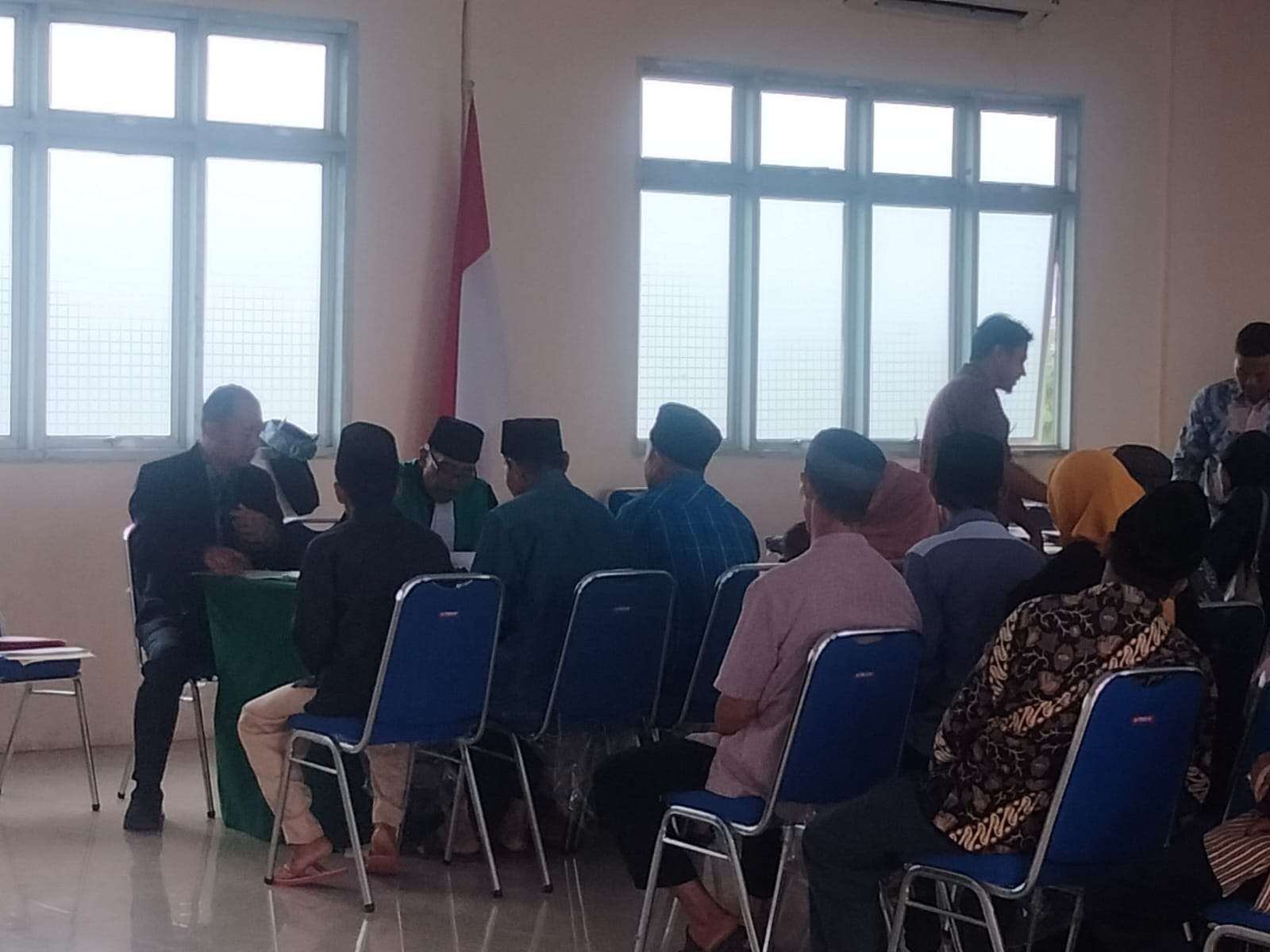 49 Paksutri Di Sidang Isbat Nikah Massal  Oleh Ketua Pengadilan Agama Negeri Serang Di Aula Kecamatan Cinangka