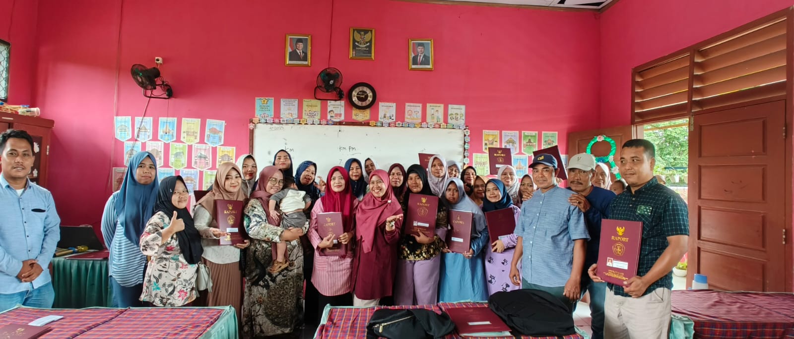 Anggota Ormas PP  Ranting Tegal Bunder Kec.Purwakarta Dukung Program GATI , Ajak Para Wali murid Mengambil Rapot Anak Sekolah