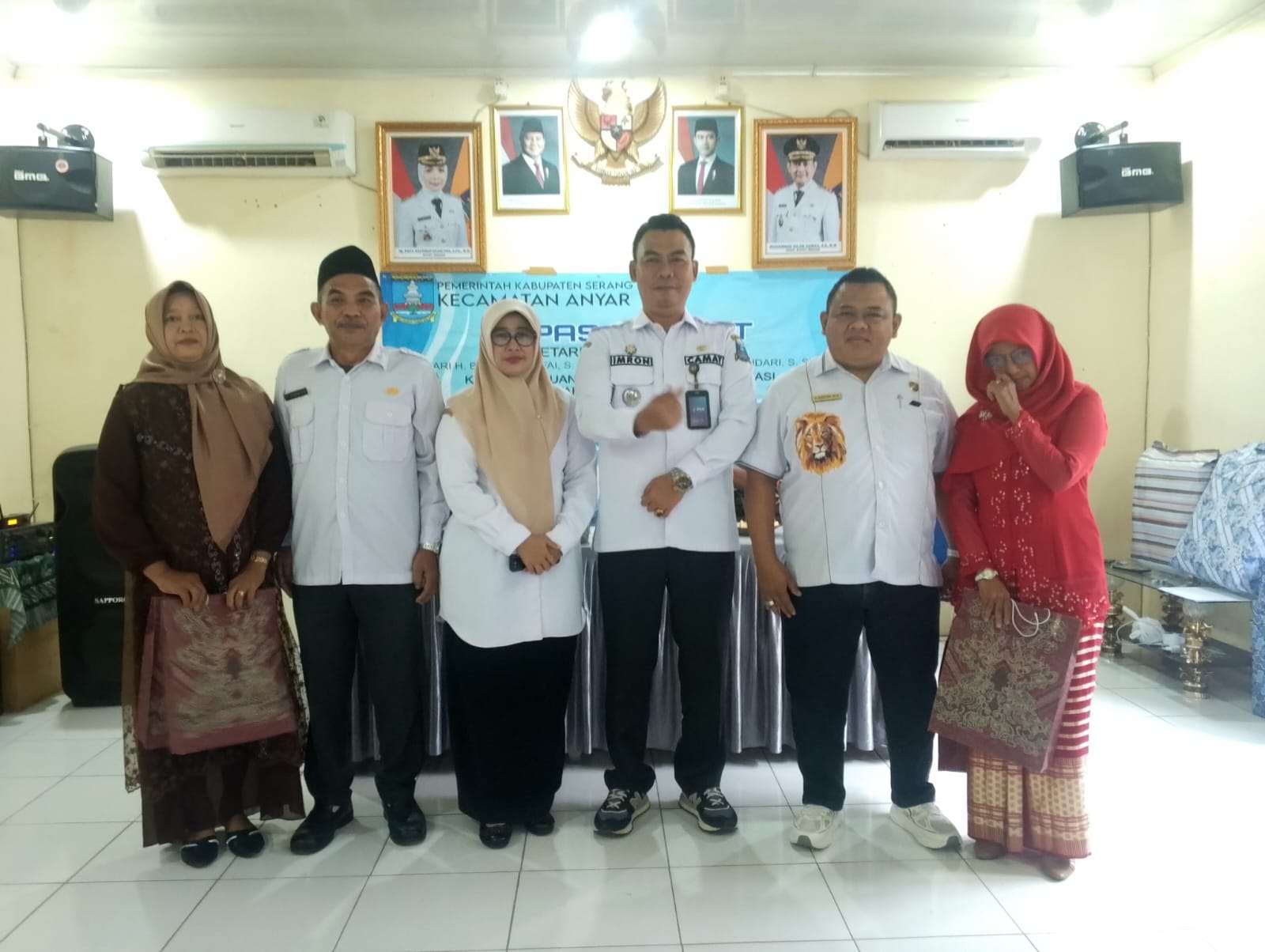 Pemerintahan Kecamatan Anyer Gelar Lepas Sambut Sekmat Anyer Lama H.Bahktiar Rifai , Kepada Sekmat Baru Wirna Wulandari